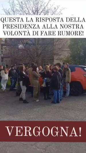 “Dovete tornare in classe”. Ma gli studenti di Torino protestano 