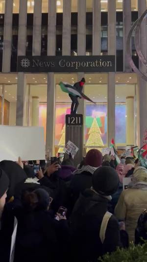 Filo-palestinesi a New York cercano di boicottare il simbolo del Natale