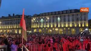 Europee, il concerto in piazza a Torino per la chiusura campagna elettorale di Avs