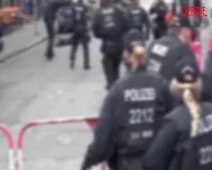 Amburgo, piccone e molotov contro gli agenti: e la polizia lo neutralizza così