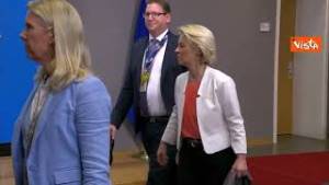 Riunione informale membri del Consiglio Ue, l'uscita di von der Leyen