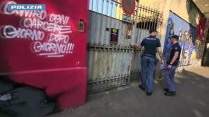La polizia sequestra il centro sociale anarchico di Torino