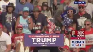 Il video degli spari contro Trump durante il comizio in Pennsylvania
