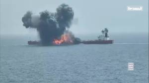La petroliera Chios Lions colpita da una nave degli Houthi senza equipaggio