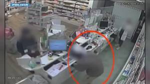 Milano, marocchino minaccia con le forbici e rapina il negozio: arrestato il marocchino