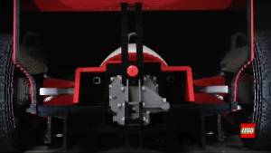 L'iconica McLaren MP4/4 e il casco di Ayrton Senna ricreati con i lego