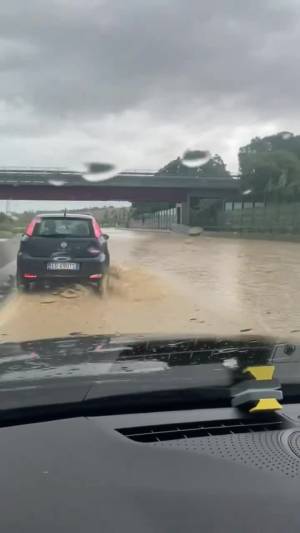 Allagamento autostrada A14, uscita di Loreto