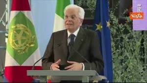 Mattarella: "Non schierarsi con un sì o un no, sfida è pensare"