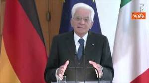 Migranti, Mattarella: "Necessari ingressi regolari per fermare trafficanti"