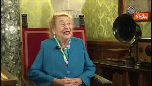 100 anni radio, Elettra Marconi in Senato sul seggio del padre Gugliemo: "Una gioia immensa"