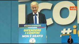 L'olandese Geert Wilders in italiano sul palco di Pontida: "Caro Matteo, mio amico, ti amo"