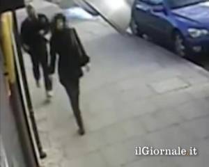 Londra, 16enne aggredita alle spalle