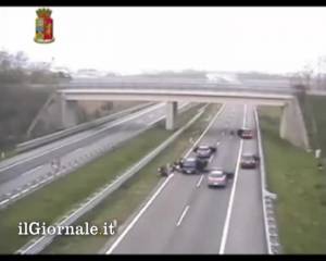 Spettacolare inseguimento sulla A6