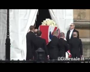 Paese diviso sui funerali di Maggie