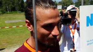 Il confronto di Osvaldo con un tifoso