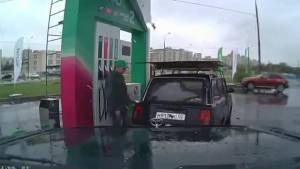Benzinaio ballerino in Russia