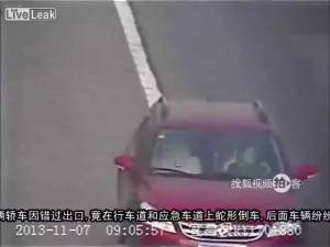 Cina, retromarcia per 2 km in autostrada