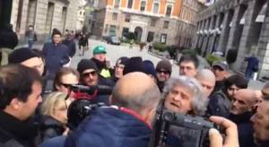 Genova, Grillo ai lavoratori: "Sono più incazzato di voi"