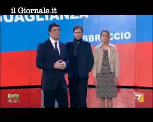 Crozza spiega la famiglia secondo Renzi