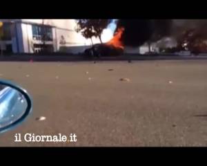 L'auto di Walker in fiamme