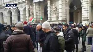 Torino, i manifestanti in piazza Castello