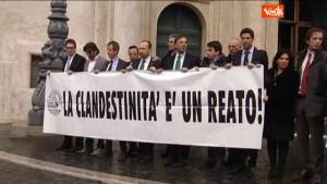 Reato di clandestinità, la Lega protesta davanti alla Camera