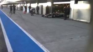 A Jerez la mercedes spegne subito i motori