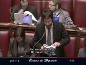 Grillino urla "Boia chi molla" alla Boldrini