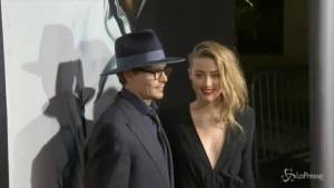 Johnny Depp calpesta il suo ultimo red carpet (da scapolo)