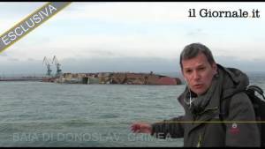 Nella baia di Donoslav, davanti alla nave affondata