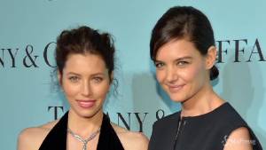 Jessica Biel e Katie Holmes accendono il red carpet di Tiffany