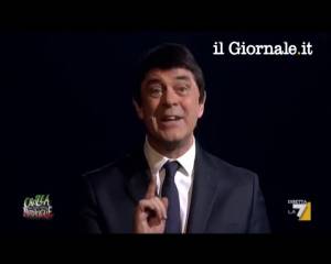 Crozza: "Renzi e la verità sui caccia F35"