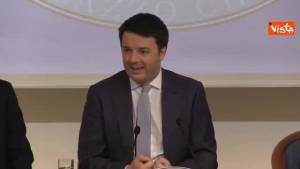 Renzi: "Pago da bere a chi trova il capitolo sanità"