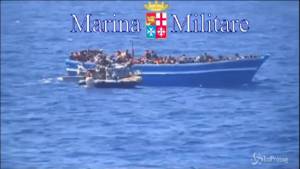 Arrivano al porto di Augusta 321 migranti soccorsi ieri