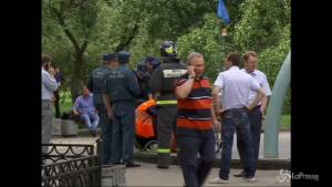 Tragedia a Mosca, deraglia un treno della metro