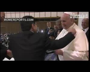 Storico abbraccio tra Papa Francesco e Maradona