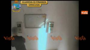 Assenteisti all'opera nel video della Guardia di Finanza di Siracusa