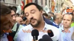 Salvini: "Pensiamo agli italiani invece che ai clandestini"