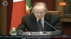 Padoan: "Nel Def 4,5 miliardi per migliorare il deficit" 