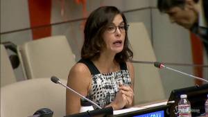 'Mio zio mi violentò a 7 anni': Teri Hatcher racconta la sua storia all'Onu