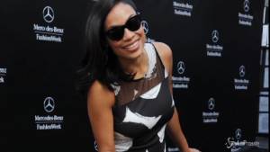 Rosario Dawson adotta una 12enne