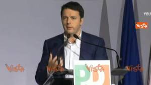 Renzi sfotte Fassina: "Ha alzato i toni dei decibel"