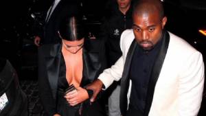 Kim Kardashian mette in mostra il seno