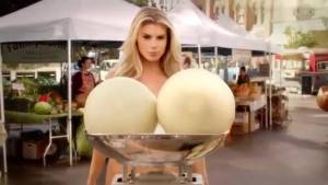 Lo spot di Charlotte, troppo sexy per il Super Bowl?