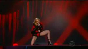 Madonna scatenata sul palco dei Grammy