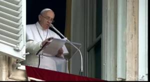 Papa Francesco: "Prego per i cristiani perseguitati"