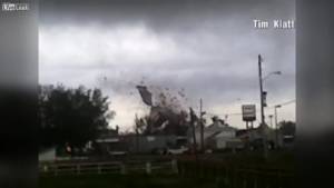 La furia del tornado: così viene devastata la scuola