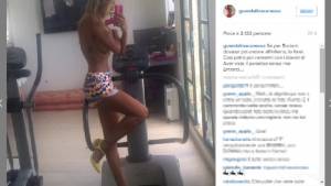 Guendalina Canessa a seno nudo in palestra: sexy fitness diventa social