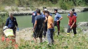 Tre sorelle cadono nel fiume Secchia