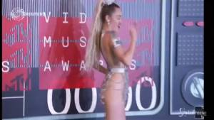 Sfilata di stelle agli Mtv Awards: Miley Cyrus la più hot